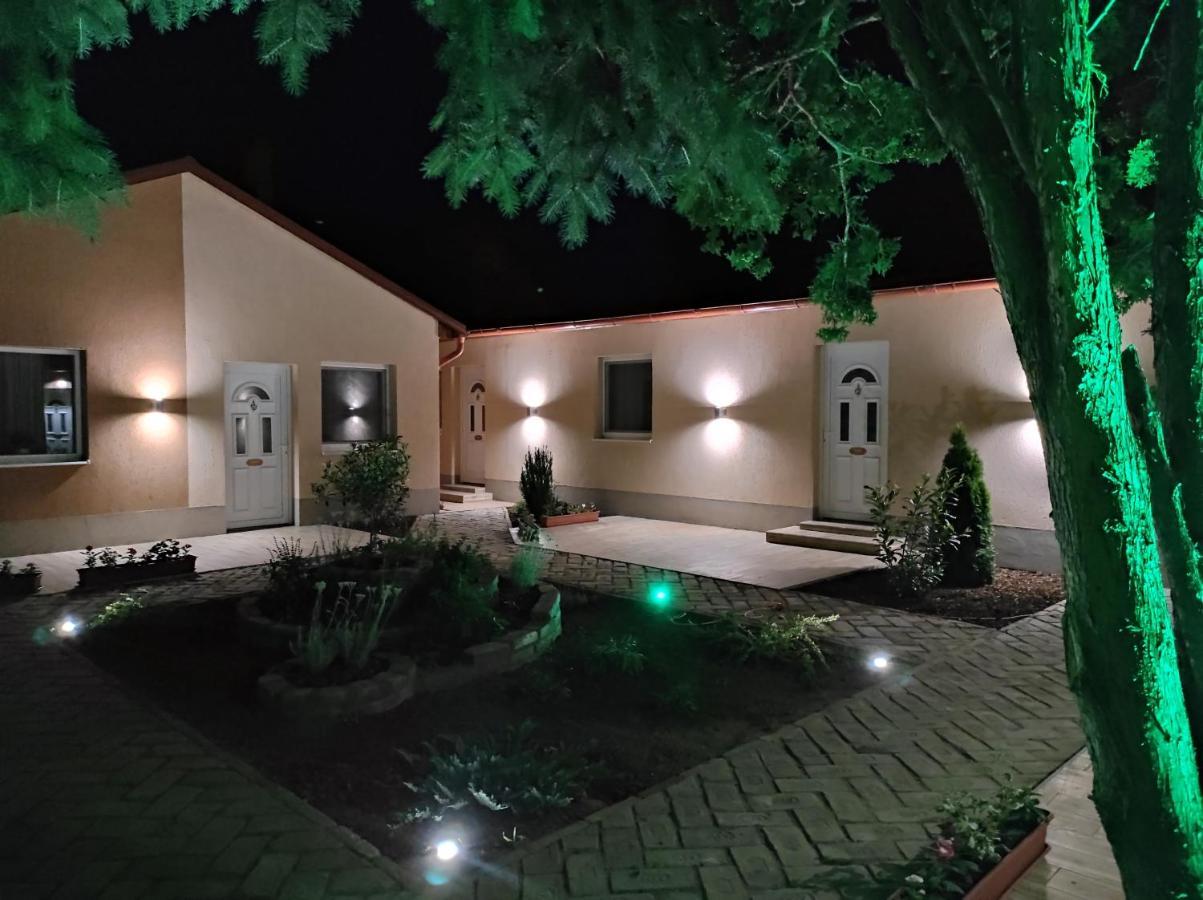 7 Days Apartment Makó Exterior foto